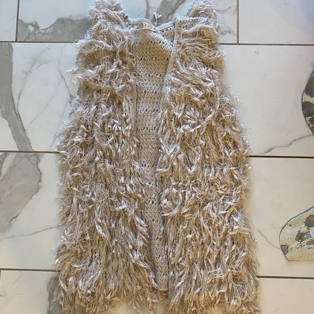 Sleeveless sweater